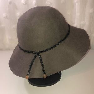 Grey hat